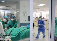 Λαμία: Γυμνή ασθενής επιτέθηκε σε γιατρούς και νοσηλευτές