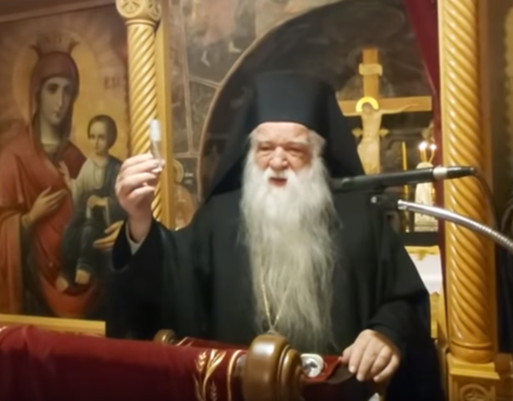 Μητροπολίτης Αμβρόσιος: Έβγαλε ψεκαστήρι με φάρμακο κατά του κορωνοϊού