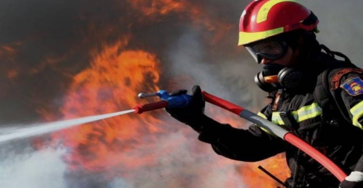 Μαλακάσα: Οι φλόγες πέρασαν την εθνική προς Ωρωπό