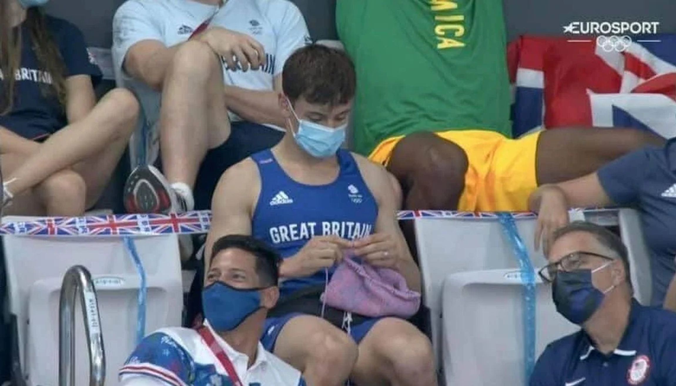 Tom Daley: Έπλεκε ασταμάτητα την ώρα των αγώνων