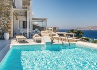 Μύκονος: «Στέρεψε» το νερό στο νησί – Αδειάζουν οι πισίνες