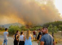 Ρόδος: Μαίνεται η φωτιά – Ενισχύονται οι πυροσβεστικές δυνάμεις