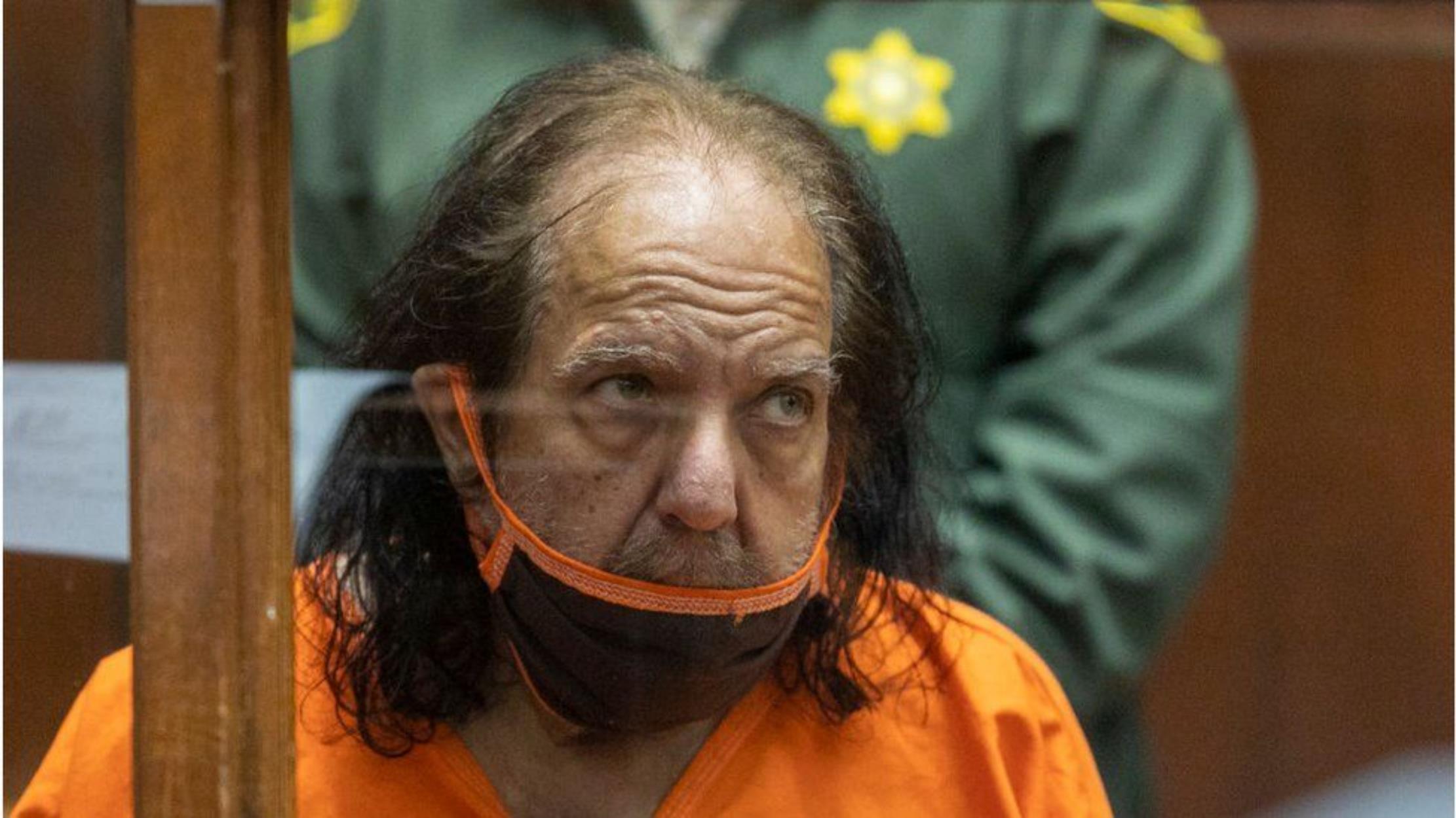 Ron Jeremy: Κατηγορείται για 34 βιασμούς και σεξουαλικές επιθέσεις