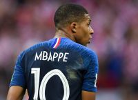 Εμπαπέ: Παραμένει στην Παρί Σεν Ζερμέν