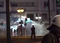 Σύνταγμα: Επεισόδια και μολότοφ στη συγκέντρωση των αντιεμβολιαστών Σύνταγμα: Επεισόδια και μολότοφ στη συγκέντρωση των αντιεμβολιαστών