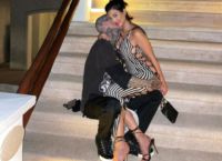 Kourtney Kardashian – Travis Barker: Τα καυτά φιλιά στον λαιμό Kourtney Kardashian – Travis Barker: Τα καυτά φιλιά στον λαιμό