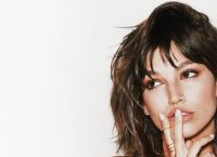 Ursula Corbero: Η Tokyo εκτινάσσει τη θερμοκρασία στα ύψη