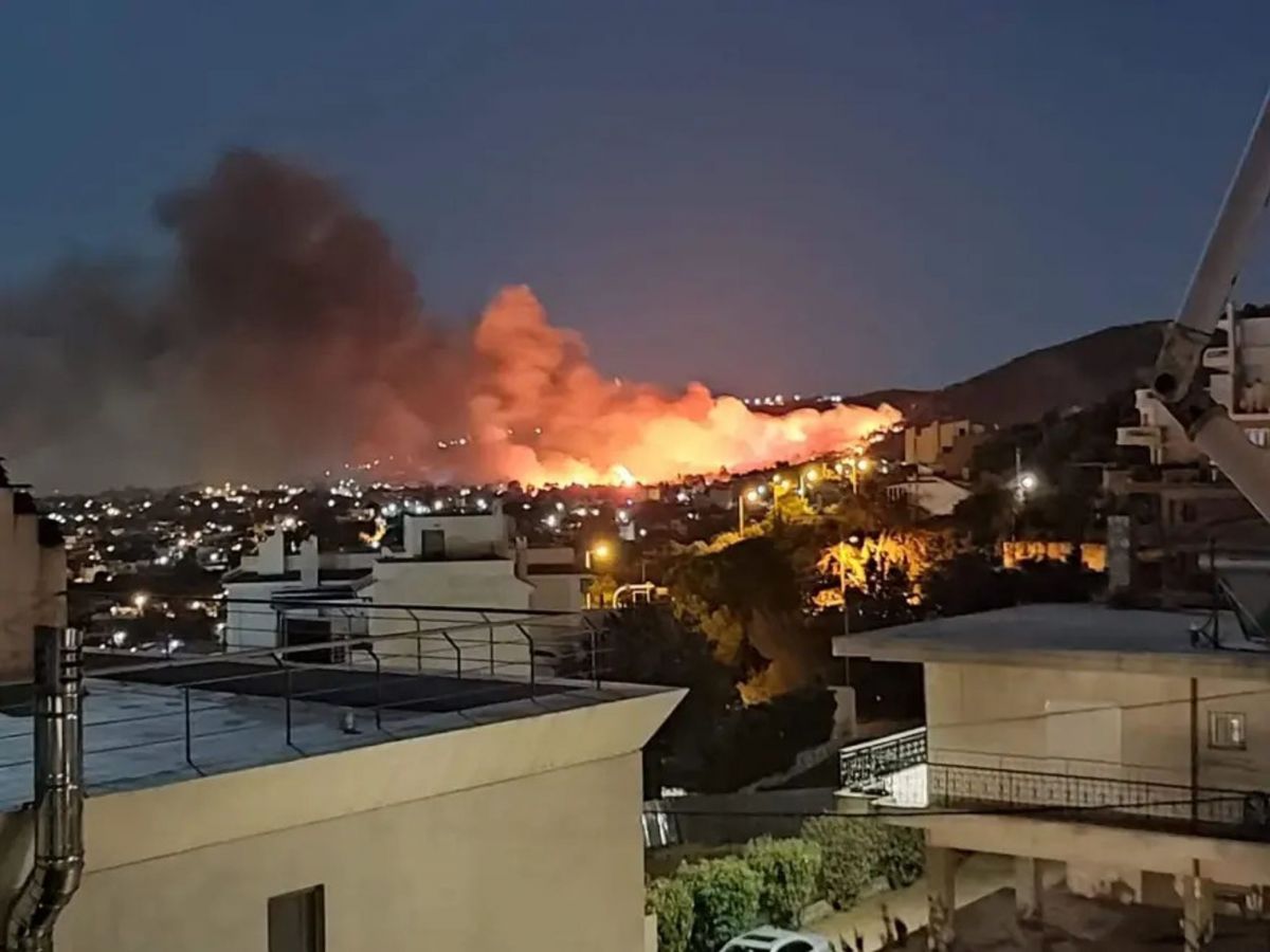 Φωτιά τώρα στην Νέα Μάκρη