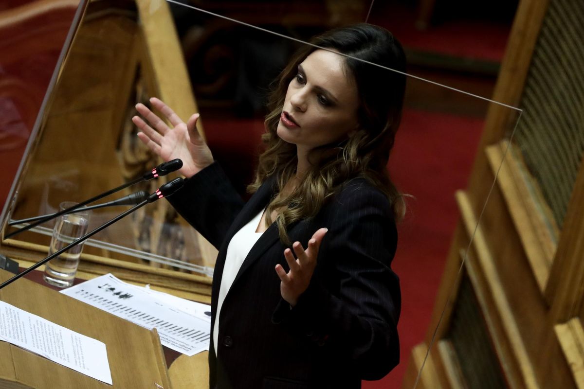 Αχτσιόγλου: Για την στρατηγική της κυβέρνησης Μητσοτάκη