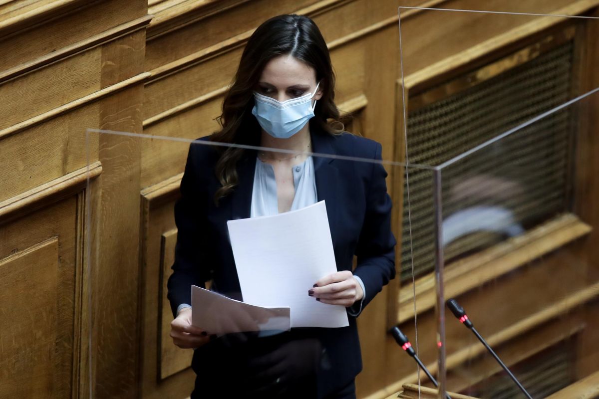 Έφη Αχτσιόγλου: Λουδοβικισμός οι δηλώσεις Σκυλακάκη