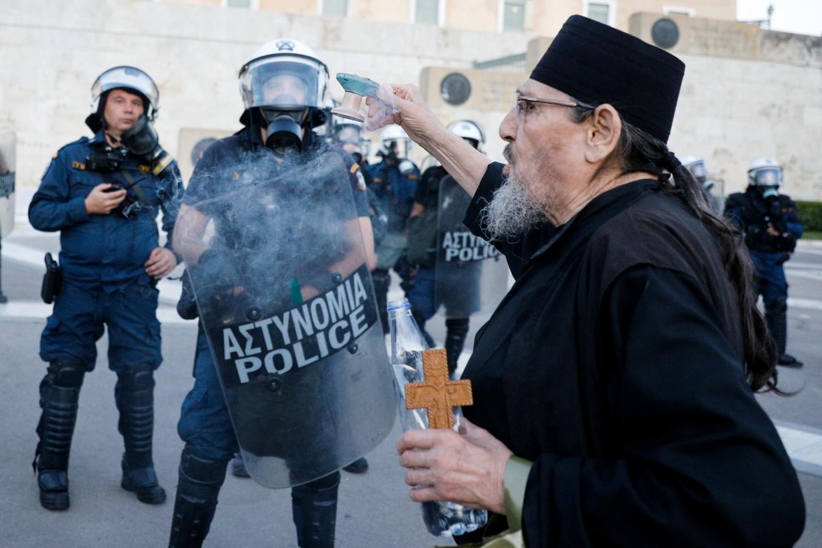 Αρνητές κορωνοϊού: Αυτές είναι οι 4 ιστοσελίδες που διασπείρουν fake news