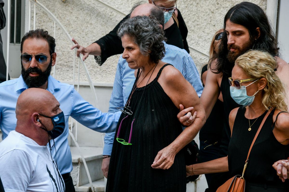 Μαργαρίτα Θεοδωράκη: Μου ρουφούν το αίμα αδυσώπητα τσιμπούρια