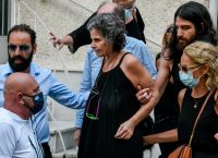 Μαργαρίτα Θεοδωράκη: Μου ρουφούν το αίμα αδυσώπητα τσιμπούρια