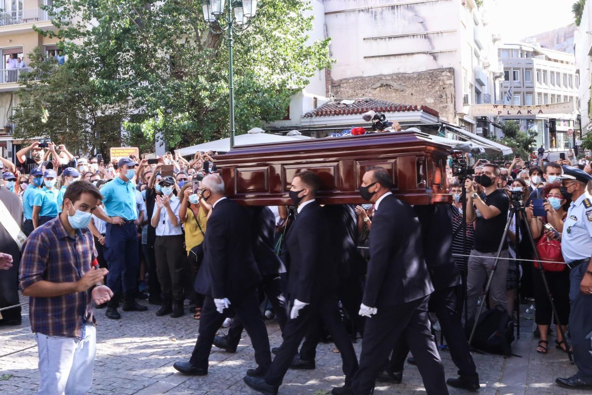 Μίκης Θεοδωράκης: Οι Έλληνες αποχαιρετούν το μεγάλο συνθέτη