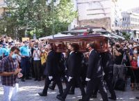 Μίκης Θεοδωράκης: Οι Έλληνες αποχαιρετούν το μεγάλο συνθέτη