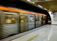 Συναγερμός στη Δάφνη: Άνθρωπος έπεσε στις γραμμές του μετρό