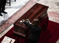 Σακελλαροπούλου για Μίκη Θεοδωράκη: Θα είναι πάντα εδώ