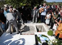 Περνά στην αιωνιότητα ο Μίκης Θεοδωράκης