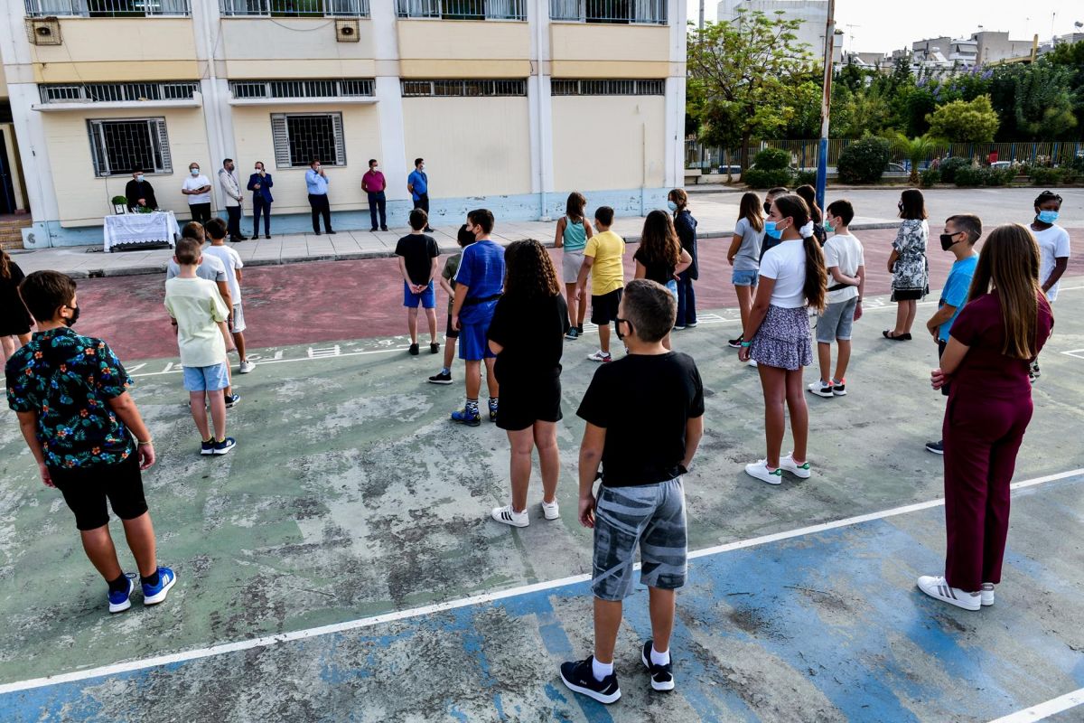 Πρώτη μέρα στο σχολείο: Μάσκες, αντισηπτικά, πιστοποιητικά εμβολιασμού και self test