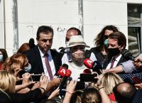 Ιωάννα Παλιοσπύρου: Άγνωστος επιχείρησε να τη φωτογραφίσει εντός του δικαστηρίου