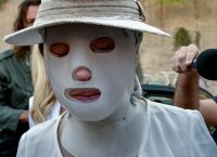 Ιωάννα Παλιοσπύρου: Η ρακέτα του Τσιτσιπά και οι φανέλες Μπουρούση-Παππά σε δημοπρασία για τα χειρουργεία της