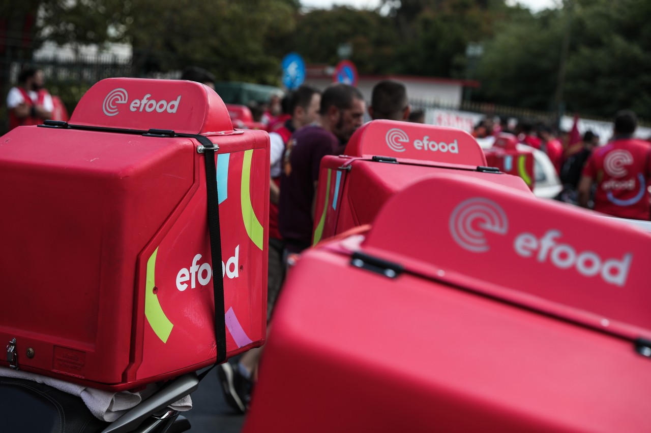 e-food: Μετατρέπει όλες τις συμβάσεις των διανομέων της σε αορίστου χρόνου
