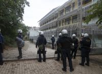 ΕΠΑΛ Σταυρούπολης: Βίντεο ντοκουμέντο με αίματα στον διάδρομο του σχολείου – 6 συλλήψεις και 40 προσαγωγές