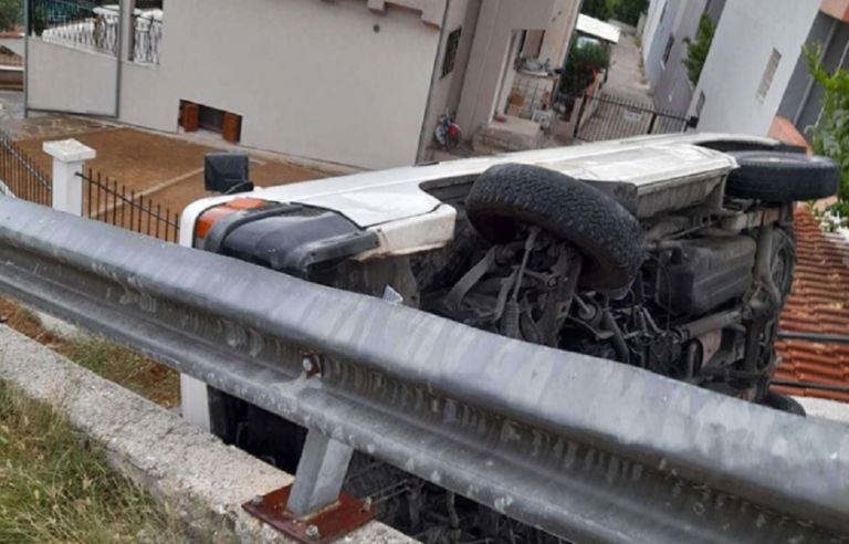 Καβάλα: «Τρελή» πορεία λευκού φορτηγού που καταλήγει σε στέγη σπιτιού