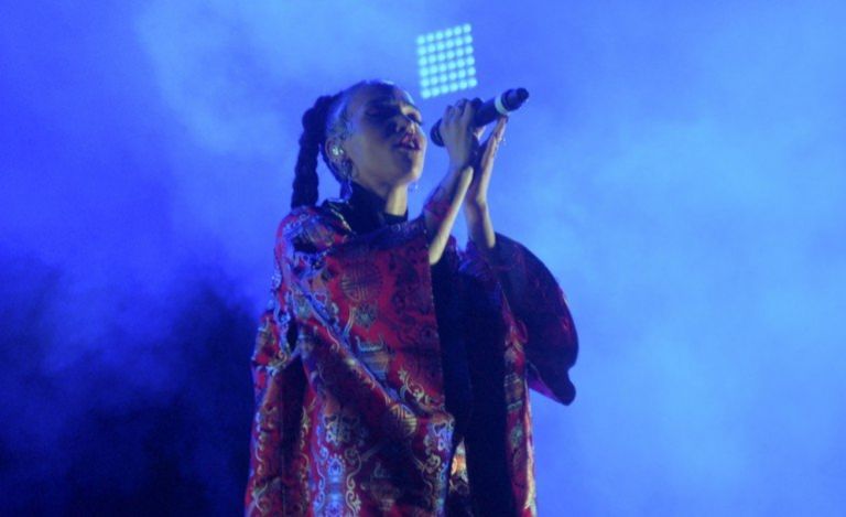 FKA twigs: Συμμετέχει στο «Join The Chorus» κατά της ενδοοικογενειακής βίας