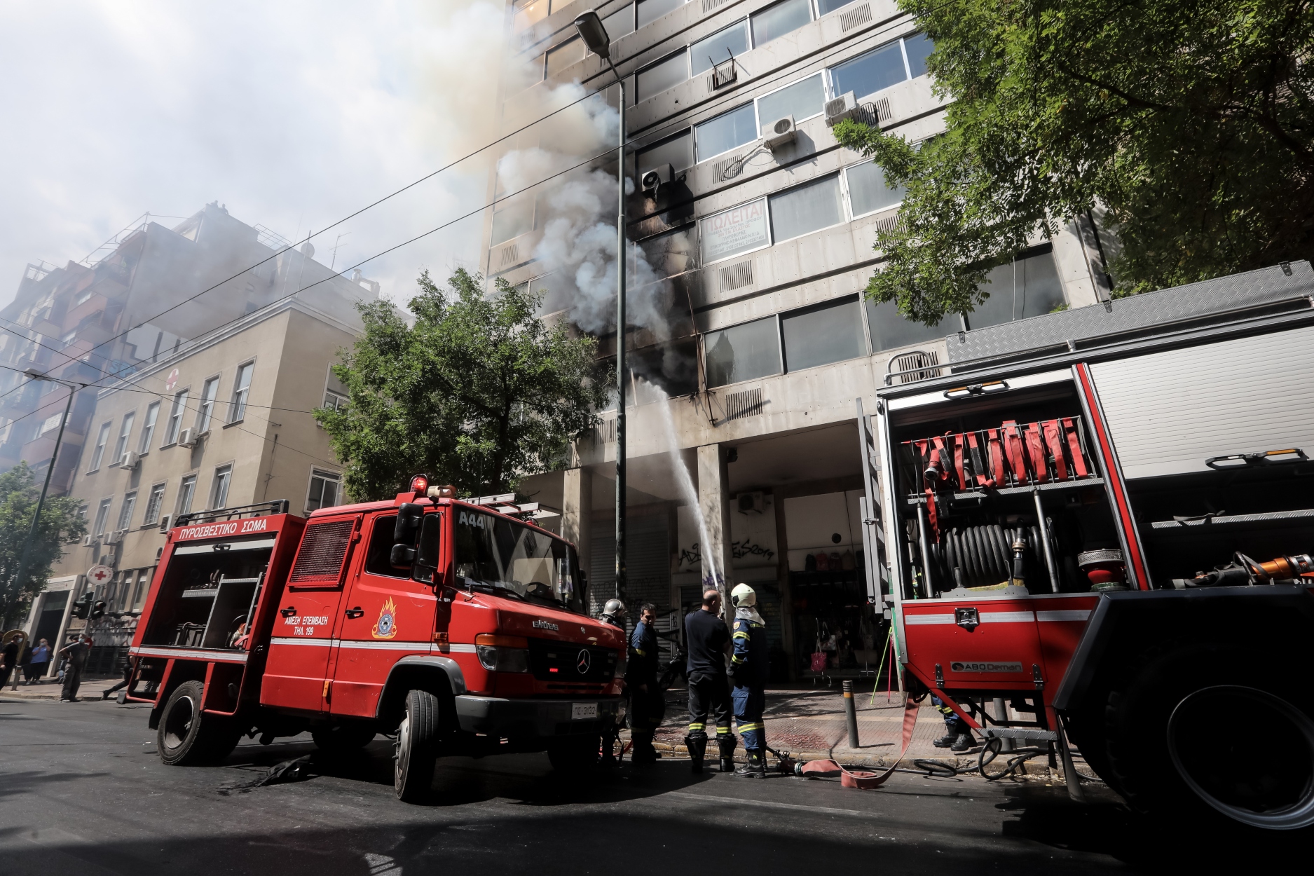 Φωτιά τώρα: Σε κτίριο στο κέντρο της Αθήνας