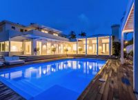 Η βίλα της Σακίρα στο Μαϊάμι: Έχει καμβάδες στους τοίχους με τo ποίημα Ιθάκη του Καβάφη