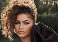 Zendaya: Ποζάρει για την Vogue και μιλά για τη ψυχοθεραπεία της Zendaya: Ποζάρει για την Vogue και μιλά για τη ψυχοθεραπεία της