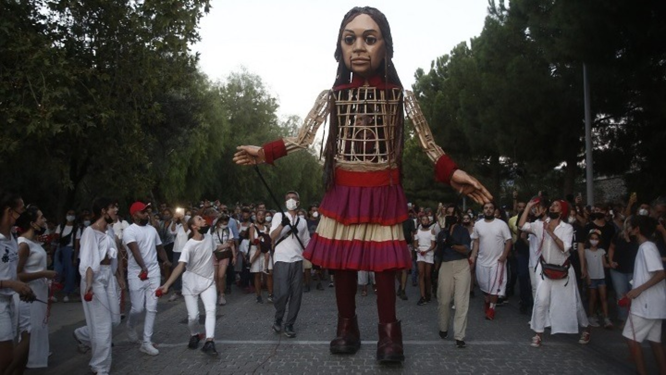 Αμάλ: Βόλτα στην Αθήνα όπως της αξίζει με πλήθος κόσμου