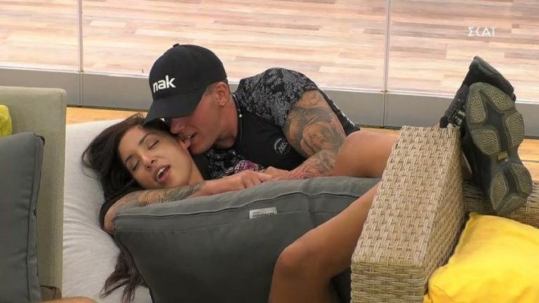 Big Brother: Παναγιώτης και Ανχελίτα σε τρυφερές στιγμές μέσα στο μπάνιο