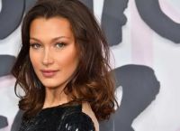 Bella Hadid: Σαν άλλη αμαζόνα ποζάρει πάνω σε άλογο Bella Hadid: Σαν άλλη αμαζόνα ποζάρει πάνω σε άλογο