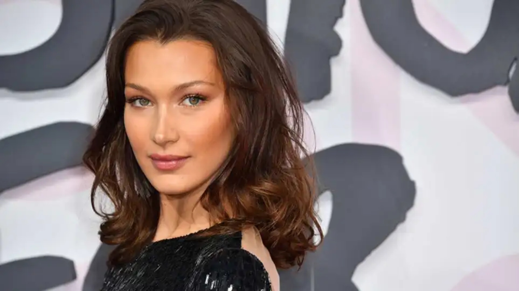 Bella Hadid: Μιλάει δημοσίως για την κατάθλιψη και τις κρίσεις πανικού