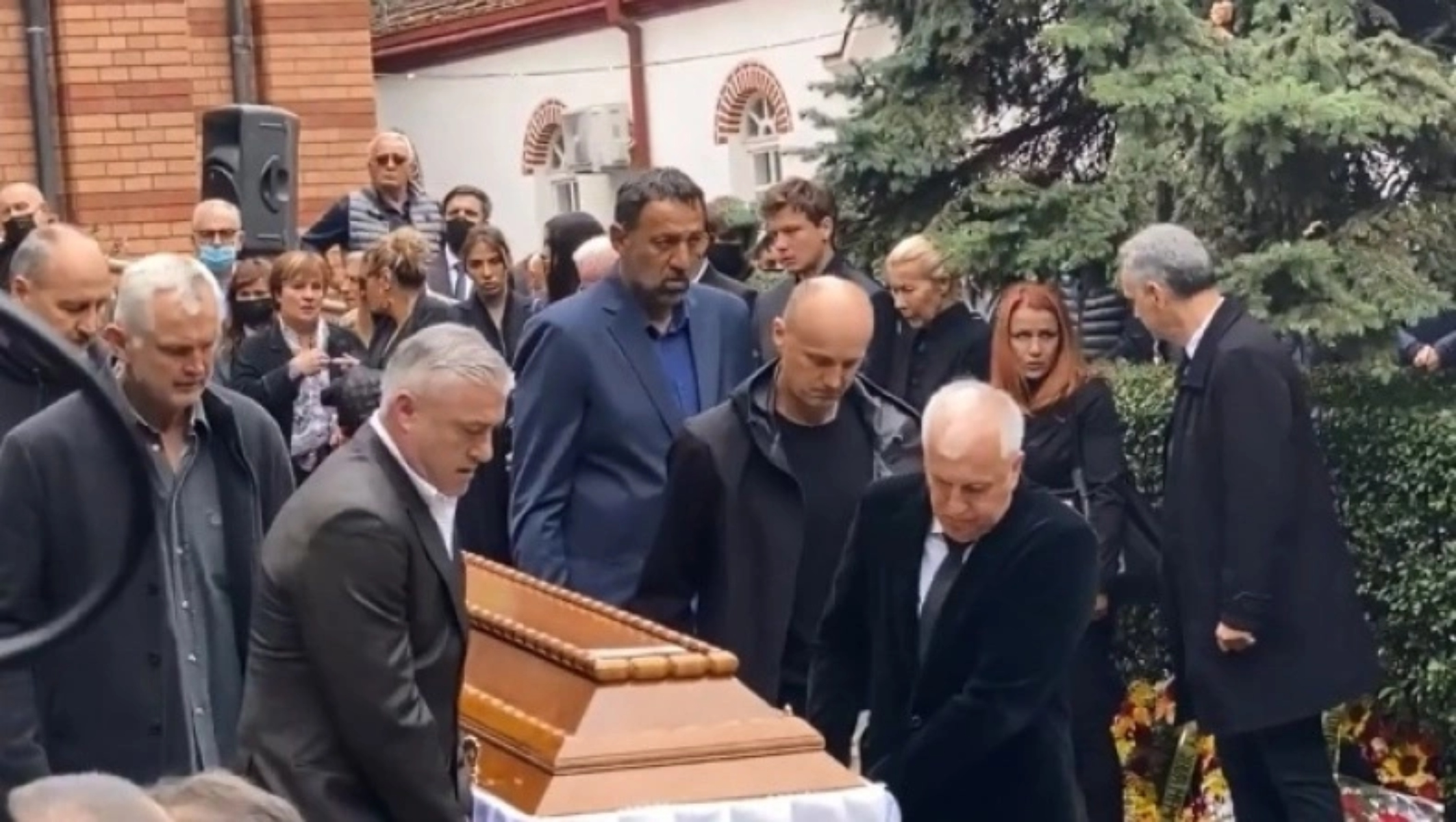 Κηδεία Ίβκοβιτς: Ρίγη συγκίνησης στο Βελιγράδι