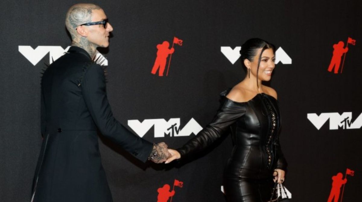 Kourtney Kardashian – Travis Barker: Πρώτη κοινή εμφάνιση με καυτό φιλί
