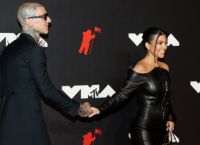 Kourtney Kardashian – Travis Barker: Πρώτη κοινή εμφάνιση με καυτό φιλί Kourtney Kardashian – Travis Barker: Πρώτη κοινή εμφάνιση με καυτό φιλί