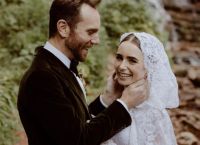 Lily Collins: Παντρεύτηκε τον Charlie McDowell Lily Collins: Παντρεύτηκε τον Charlie McDowell