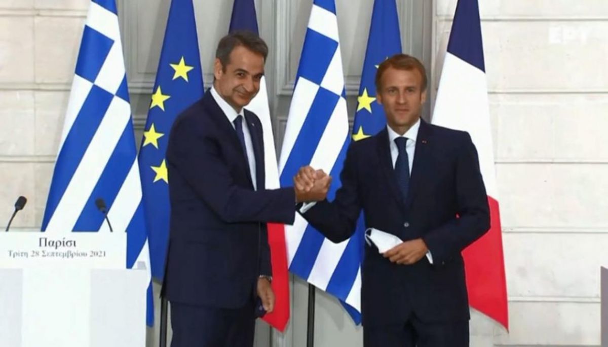 Μητσοτάκης στο Παρίσι: Έπεσαν οι υπογραφές για τις Belharra και την αμυντική συνδρομή