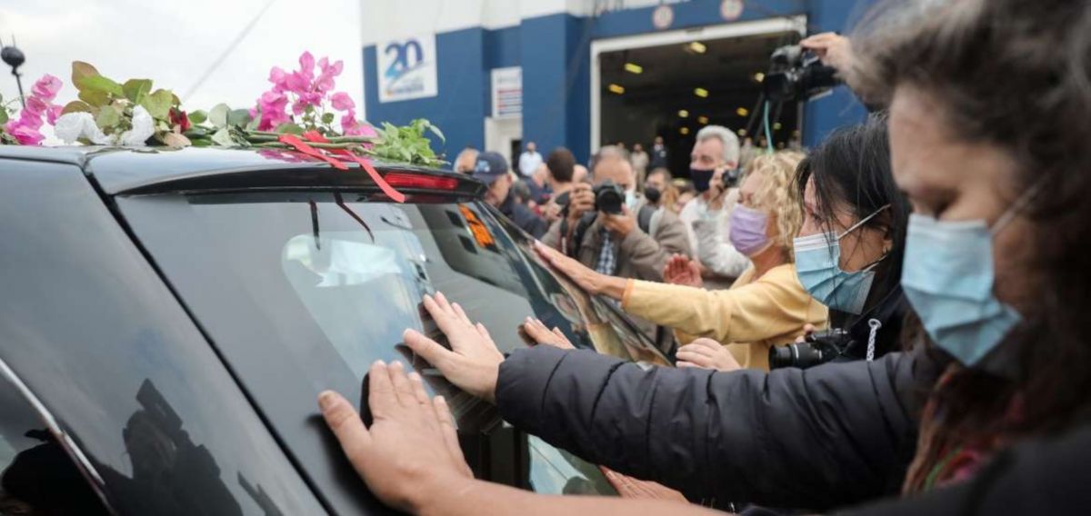 Έφτασε στην Κρήτη η σορός του Μίκη Θεοδωράκη
