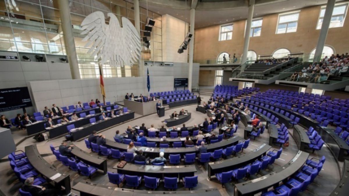 Γερμανία Εκλογές: Σφοδρή αντιπαράθεση στην ολομέλεια της Bundestag