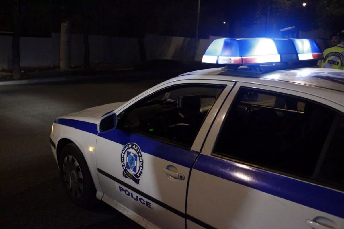 Θεσσαλονίκη: Δεκαπεντάχρονος σημάδεψε με ψεύτικο όπλο αστυνομικούς και ακινητοποίησε περιπολικό