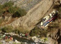 Περού: Τουλάχιστον 32 νεκροί από πτώση λεωφορείου σε χαράδρα