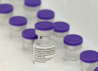 Τρίτη δόση: Μειώνει κατά 95% τον κίνδυνο μόλυνσης Τρίτη δόση: Μειώνει κατά 95% τον κίνδυνο μόλυνσης