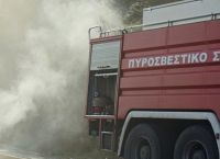 Καλύβια: Έκρηξη και φωτιά σε διώροφη κατοικία με 2 τραυματίες Καλύβια: Έκρηξη και φωτιά σε διώροφη κατοικία με 2 τραυματίες