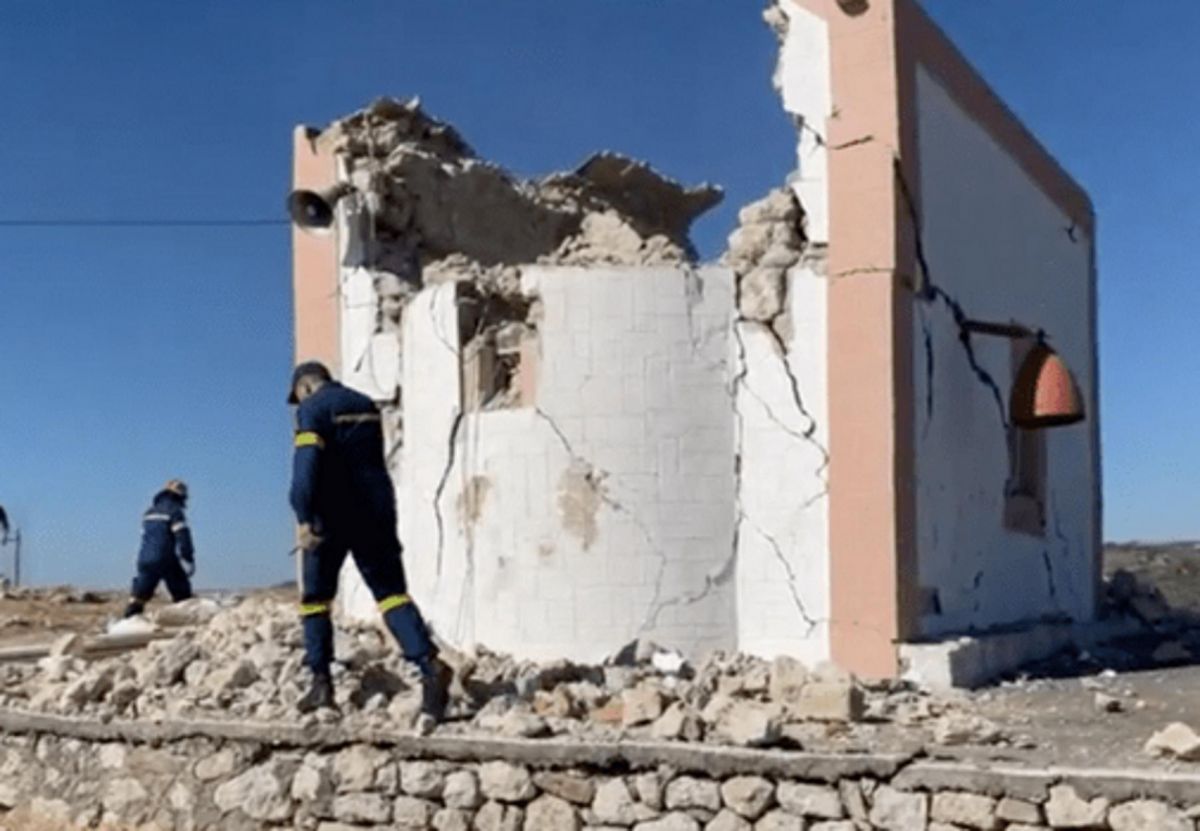 Σεισμός στην Κρήτη: Συγκλονιστικό βίντεο – Η στιγμή απεγκλωβισμού τραυματία στο Αρκαλοχώρι