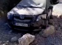 Σεισμός στην Κρήτη: Βράχος σταμάτησε 3 μέτρα από αμάξι