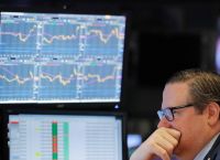 Wall Street: Πτώση 230 μονάδων για τον Dow Jones λόγω Ουκρανίας Wall Street: Πτώση 230 μονάδων για τον Dow Jones λόγω Ουκρανίας